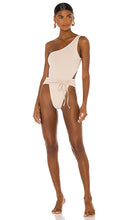 Riot Swim Maddox One Piece in Beige - Riot Swim Maddox une pièce en beige - Riot Swim Maddox 米色连体泳衣 - Riot Swim Maddox Einteiler in Beige - Riot Swim Maddox 원피스 베이지 색상 - Costume intero Riot Swim Maddox in beige