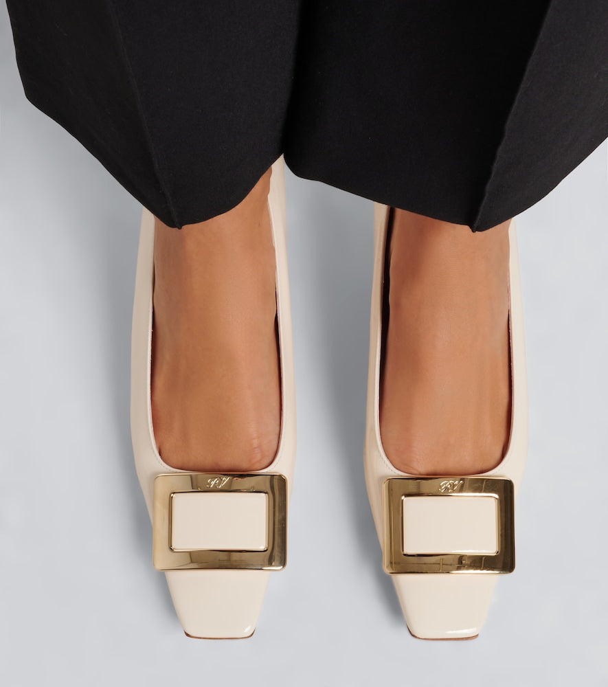 Roger Vivier Belle Vivier patent leather pumps - White Mid Heel Pumps