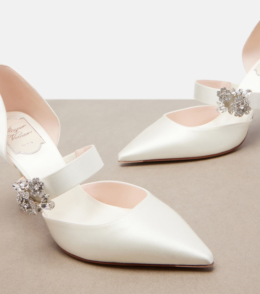 Roger Vivier Mini Bouquet embellished satin pumps in White - Mid Heel Pumps