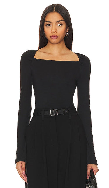 Rue Sophie Megan Knit Top in Black - Rue Sophie Megan Top en tricot en noir - Rue Sophie Megan 黑色针织上衣 - Rue Sophie Megan Strickoberteil in Schwarz - Rue Sophie Megan 니트 탑 - Top in maglia Rue Sophie Megan in nero