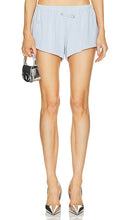 SAMI MIRO VINTAGE Mini Safety Pin Sweatshort in Baby Blue - SAMI MIRO VINTAGE Short de survêtement mini épingle à nourrice en bleu bébé - SAMI MIRO VINTAGE 淡蓝色安全别针迷你运动短裤 - SAMI MIRO VINTAGE Mini Safety Pin Sweatshort in Babyblau - SAMI MIRO VINTAGE 미니 세이프티 핀 스웨트팬츠 베이비 블루 색상 - SAMI MIRO VINTAGE Mini pantaloncino da balia in blu baby