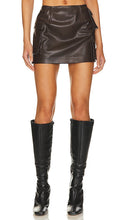 SELMACILEK Faux Leather Mini Skirt in Chocolate - SELMACILEK Mini-jupe en simili cuir en chocolat - SELMACILEK 巧克力色人造皮革迷你裙 - SELMACILEK Minirock aus Kunstleder in Schokolade - SELMACILEK 인조 가죽 미니 스커트 - SELMACILEK Minigonna in ecopelle color cioccolato