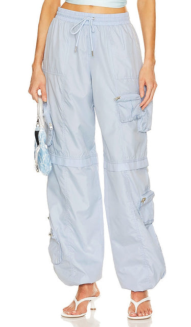 SER.O.YA Alba Ruched Cargo Pant in Baby Blue - SER.O.YA Pantalon cargo froncé Alba en bleu bébé - SER.O.YA Alba 淡蓝色褶饰工装裤 - SER.O.YA Alba geraffte Cargohose in Babyblau - SER.O.YA 알바 루치드 카고 팬츠 - Pantaloni cargo con ruche Alba SER.O.YA in celeste