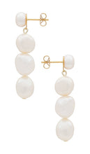 SHASHI Ciel Earring in Ivory