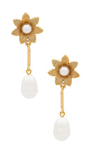 SHASHI Indra Earring in Metallic Gold