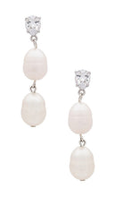 SHASHI Leah Earring in Metallic Silver