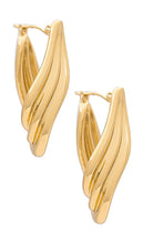 SHASHI Lynx Earring in Metallic Gold