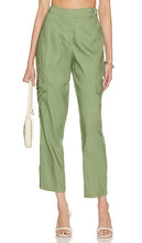 SIMKHAI Carolina Utility Pant in Olive - Pantalon utilitaire SIMKHAI Carolina en olive - SIMKHAI Carolina 橄榄色实用长裤 - SIMKHAI Carolina Utility Hose in Oliv - SIMKHAI 캐롤라이나 유틸리티 팬츠 올리브 색상 - Pantaloni SIMKHAI Carolina Utility in oliva