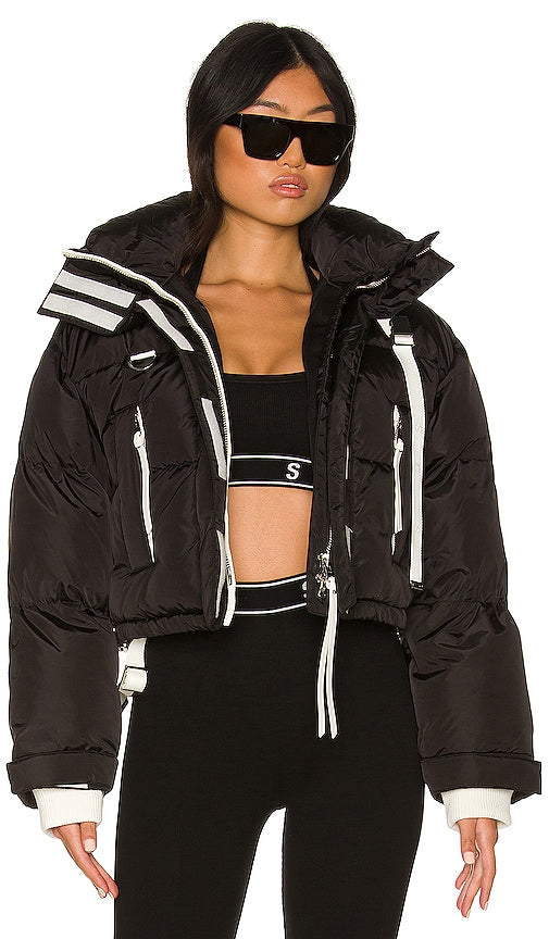 Shoreditch Ski Club Willow Short Puffer in Black - Shoreditch Ski Club - Doudoune courte Willow en noir - Shoreditch Ski Club Willow 黑色短款羽绒服 - Shoreditch Ski Club Willow Short Puffer in Schwarz - Shoreditch Ski Club 윌로우 쇼트 퍼퍼 - Piumino corto in salice dello Shoreditch Ski Club in nero