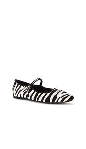 Steve Madden Maple Ballet Flat in Black,White