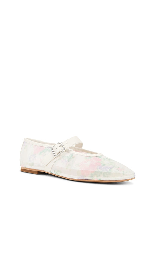 Steve Madden Dreaming Flats in Ivory