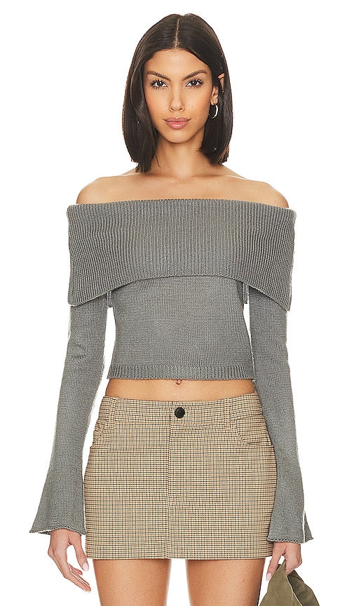SNDYS x Revolve Off Shoulder Sweater in Charcoal - Pull à épaules dénudées SNDYS x Revolve en charbon de bois - SNDYS x Revolve 木炭色露肩毛衣 - SNDYS x Revolve Schulterfreier Pullover in Anthrazit - SNDYS x 리볼브 오프 숄더 스웨터 차콜 색상 - Maglione con spalle scoperte SNDYS x Revolve in antracite