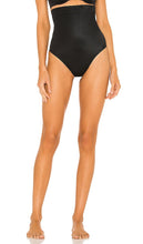 SPANX Suit Your Fancy High Waist Thong in Black - SPANX Suit Your Fancy String taille haute en noir - SPANX 适合您精美的黑色高腰丁字裤 - SPANX Suit Your Fancy Tanga mit hoher Taille in Schwarz - SPANX 수트 블랙 하이웨이스트 끈팬티 - SPANX si adatta al tuo perizoma a vita alta fantasia in nero