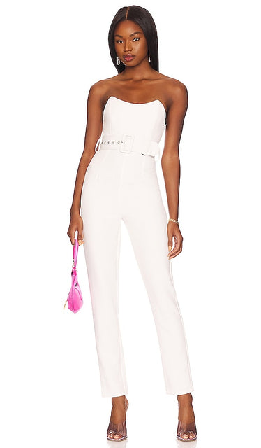 superdown Naomi Belted Jumpsuit in White - superdown - Combinaison ceinturée Naomi en blanc - superdown Naomi 白色束带连身裤 - superdown Naomi Jumpsuit mit Gürtel in Weiß - superdown Naomi 벨트 점프수트 화이트 색상 - Tuta superdown Naomi con cintura in bianco