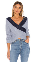 superdown Lanah Wrap Sweater in Navy - superdown - Pull portefeuille Lanah en bleu marine - superdown Lanah 海军蓝裹身毛衣 - superdown Lanah Wickelpullover in Marineblau - superdown 라나 랩 스웨터 - Maglione avvolgente Lanah superdown in blu scuro