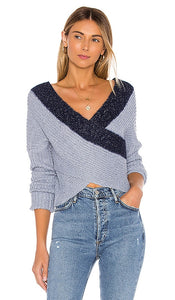 superdown Lanah Wrap Sweater in Navy - superdown - Pull portefeuille Lanah en bleu marine - superdown Lanah 海军蓝裹身毛衣 - superdown Lanah Wickelpullover in Marineblau - superdown 라나 랩 스웨터 - Maglione avvolgente Lanah superdown in blu scuro