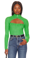 superdown Tanya Cut Out Sweater in Green - superdown - Pull à découpes Tanya en vert - superdown Tanya 绿色剪裁毛衣 - superdown Tanya Cut-Out-Pullover in Grün - superdown Tanya 컷아웃 스웨터 - Maglione ritagliato Tanya superdown in verde