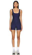 STRUT-THIS The Jett Romper in Navy - STRUT-THIS Barboteuse Jett en bleu marine - STRUT-THIS Jett 海军蓝连衣裤 - STRUT-THIS Der Jett-Strampler in Marineblau - STRUT-THIS 네이비 색상의 Jett 롬퍼 - STRUT-QUESTO Il pagliaccetto Jett in blu marino