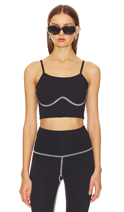 STRUT-THIS The Stitch Bustier Sports Bra in Black - STRUT-THIS Soutien-gorge de sport bustier The Stitch en noir - STRUT-THIS The Stitch 紧身胸衣黑色运动文胸 - STRUT-THIS The Stitch Bustier Sport-BH in Schwarz - STRUT-THIS 스티치 뷔스티에 스포츠 브라블랙 색상 - STRUT-THIS Il reggiseno sportivo bustier Stitch in nero