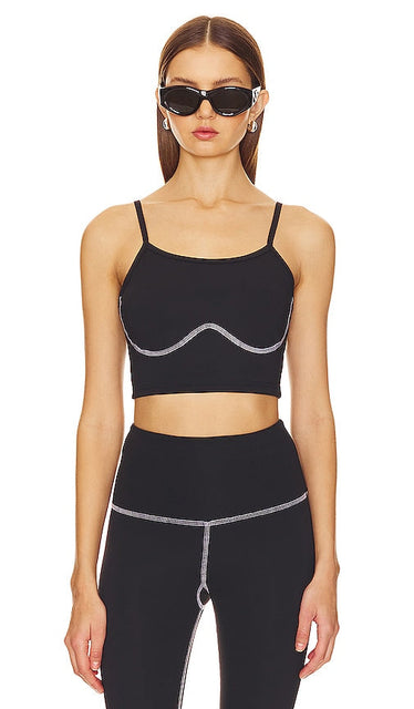 STRUT-THIS The Stitch Bustier Sports Bra in Black - STRUT-THIS Soutien-gorge de sport bustier The Stitch en noir - STRUT-THIS The Stitch 紧身胸衣黑色运动文胸 - STRUT-THIS The Stitch Bustier Sport-BH in Schwarz - STRUT-THIS 스티치 뷔스티에 스포츠 브라블랙 색상 - STRUT-THIS Il reggiseno sportivo bustier Stitch in nero