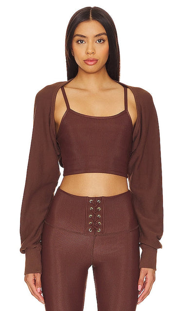 STRUT-THIS x REVOLVE The Shrug in Chocolate - STRUT-THIS x REVOLVE Le haussement d'épaules en chocolat - STRUT-THIS x REVOLVE 巧克力耸肩 - STRUT-THIS x REVOLVE Das Achselzucken in Schokolade - STRUT-THIS x REVOLVE 더 슈러그 in 초콜릿 - STRUT-THIS x REVOLVE Il Coprispalle al Cioccolato