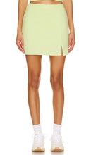 SUNDRY High Waist Mini Skort in Lemon - SUNDRY Mini-jupe taille haute en citron - SUNDRY 柠檬色高腰迷你裙裤 - SUNDRY Mini-Skort mit hoher Taille in Zitronengelb - SUNDRY 하이웨이스트 미니 스커트 레몬 색상 - SUNDRY Mini gonna pantalone a vita alta color limone
