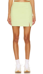 SUNDRY High Waist Mini Skort in Lemon - SUNDRY Mini-jupe taille haute en citron - SUNDRY 柠檬色高腰迷你裙裤 - SUNDRY Mini-Skort mit hoher Taille in Zitronengelb - SUNDRY 하이웨이스트 미니 스커트 레몬 색상 - SUNDRY Mini gonna pantalone a vita alta color limone