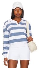 SUNDRY Sail Collar Sweatshirt in White - SUNDRY Sweat-shirt à col voile en blanc - SUNDRY 白色风帆领套头衫 - SUNDRY Sweatshirt mit Segelkragen in Weiß - SUNDRY 세일 칼라 스웻셔츠 화이트 색상 - SUNDRY Felpa con colletto a vela in bianco