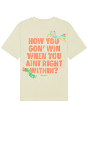 SUPERVSN How You Gon Win Short Sleeve T-Shirt in Olive - SUPERVSN T-shirt à manches courtes How You Gon Win en olive - SUPERVSN How You Gon Win 橄榄色短袖 T 恤 - SUPERVSN How You Gon Win Kurzarm-T-Shirt in Oliv - SUPERVSN 올리브 반소매 티셔츠를 획득하는 방법 - SUPERVSN T-shirt a maniche corte How You Gon Win in verde oliva