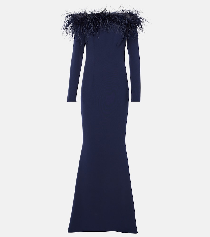 Safiyaa Starlana feather-trimmed off-shoulder gown. 萨菲娅·斯塔拉娜羽毛装饰露肩礼服