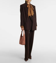 Saint Laurent Le 5 √É¬† 7 Supple Small suede shoulder bag