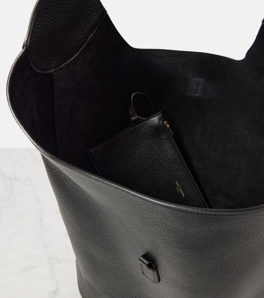 Saint Laurent Le 5 √É¬† 7 grained leather shoulder bag
