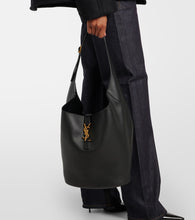 Saint Laurent Le 5 √É¬† 7 grained leather shoulder bag