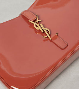 Saint Laurent Le 5 √É¬† 7 patent leather shoulder bag