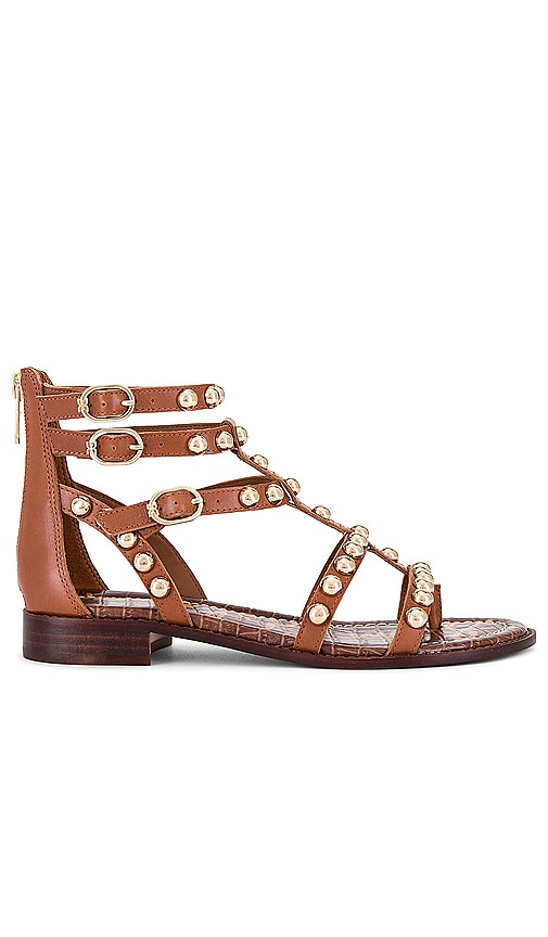 Sam Edelman Estella Sandal in Cognac - Sam Edelman Sandale Estella en Cognac - Sam Edelman Estella 干邑白兰地凉鞋 - Sam Edelman Estella Sandale in Cognac - Sam Edelman 에스텔라 꼬냑 샌들 - Sandalo Estella di Sam Edelman color cognac