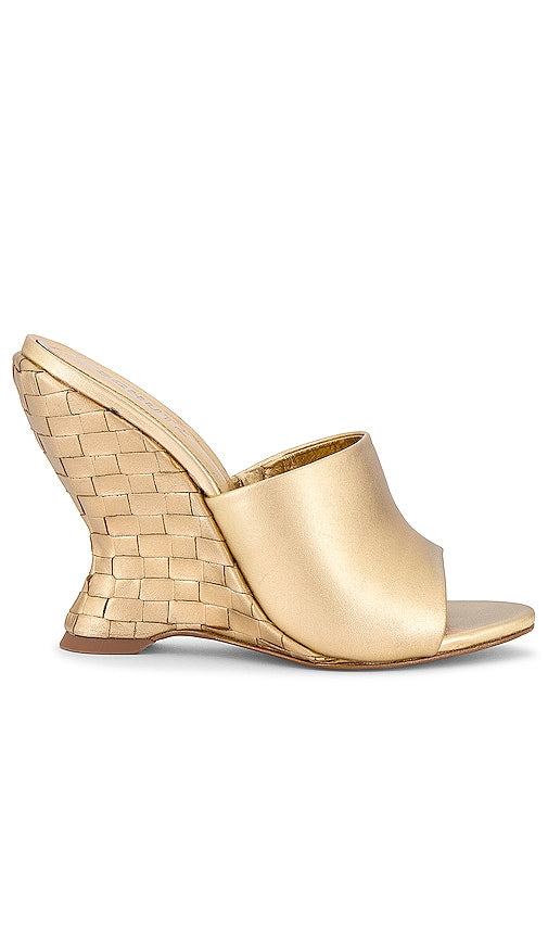 Schutz Aprill Wedge in Metallic Gold - Schutz Aprill Wedge en or métallisé - Schutz Aprill 金属金色坡跟鞋 - Schutz Aprill Keilabsatz in Metallic-Gold - 메탈릭 골드 소재의 Schutz Aprill 웨지 - Zeppa Schutz Aprill in oro metallizzato