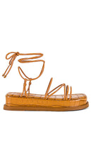 Schutz Athena Flat Sandal in Brown - Sandale plate Schutz Athena en marron - Schutz Athena 棕色平底凉鞋 - Schutz Athena Flache Sandale in Braun - Schutz Athena 플랫 샌들브라운 색상 - Sandalo piatto Schutz Athena in marrone