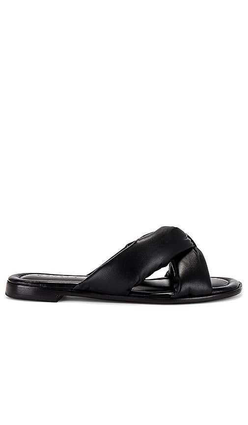 Schutz Fairy Flat Sandal in Black - Sandale plate Schutz Fairy en noir - Schutz Fairy 黑色平底凉鞋 - Schutz Fairy Flache Sandale in Schwarz - Schutz 페어리 플랫 샌들블랙 색상 - Sandalo piatto Schutz Fairy in nero