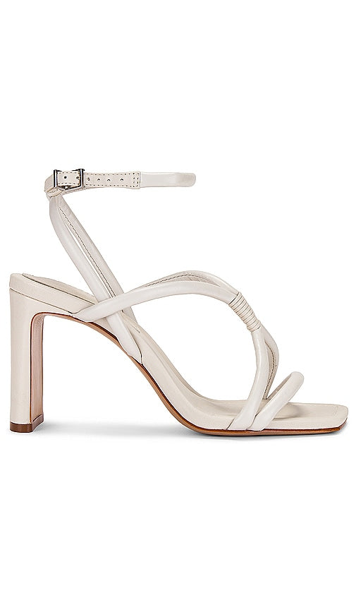 Schutz Nadia Sandal in Ivory - Sandale Schutz Nadia en ivoire - Schutz Nadia 象牙色凉鞋 - Schutz Nadia Sandale in Elfenbein - Schutz Nadia 샌들 아이보리 색상 - Sandalo Schutz Nadia in avorio