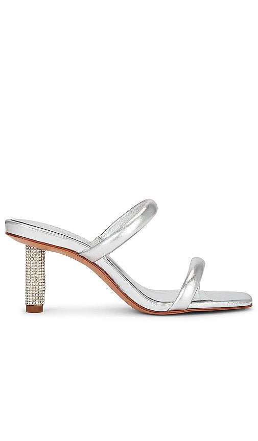 Schutz Taliah Pin Heel in Metallic Silver - Talon à épingle Schutz Taliah en argent métallisé - Schutz Taliah 金属银细跟鞋 - Schutz Taliah Pin Heel in Metallic-Silber - Schutz Taliah 핀 힐 메탈릭 실버 소재 - Tacco a spillo Schutz Taliah in argento metallizzato