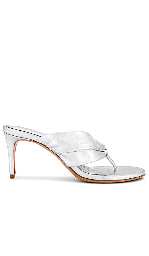 Schutz Willow Sandal in Metallic Silver - Sandale Schutz Willow en argent métallisé - Schutz Willow 金属银凉鞋 - Schutz Willow Sandale in Metallic-Silber - 메탈릭 실버 소재의 Schutz 윌로우 샌들 - Sandalo Schutz Willow in argento metallizzato