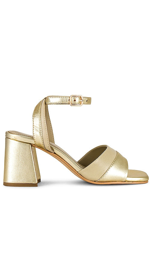 Seychelles Altar Sandal in Metallic Gold - Sandale d'autel des Seychelles en or métallisé - Seychelles Altar 金属金凉鞋 - Seychellen-Altar-Sandale in metallischem Gold - Seychelles 메탈릭 골드 소재의 알타 샌들 - Sandalo da altare delle Seychelles in oro metallizzato