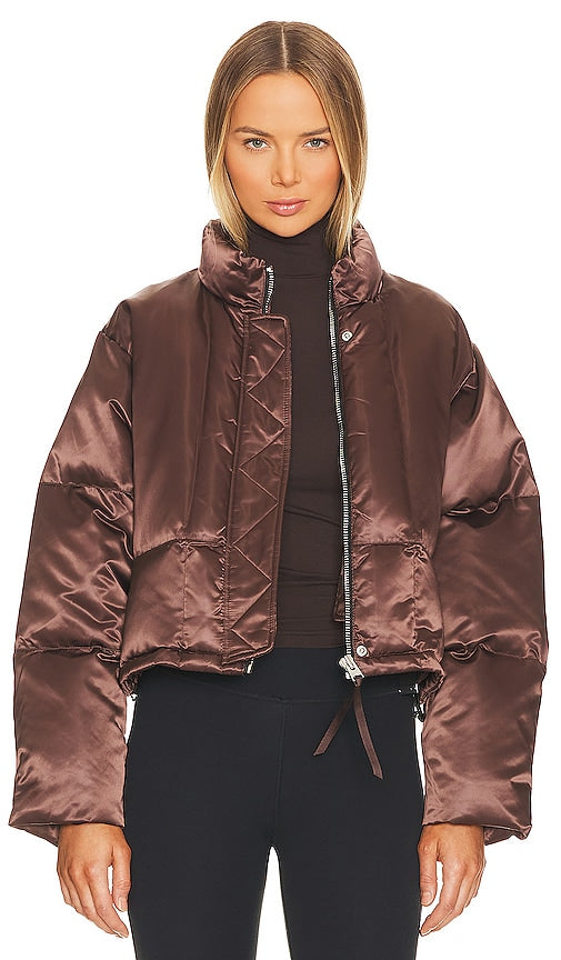 Shoreditch Ski Club Roux Puffer Jacket in Chocolate - Shoreditch Ski Club - Doudoune Roux en chocolat - Shoreditch Ski Club Roux 巧克力色填充夹克 - Shoreditch Ski Club Roux Pufferjacke in Schokolade - Shoreditch Ski Club Roux 퍼퍼 재킷 - Piumino Shoreditch Ski Club Roux color cioccolato