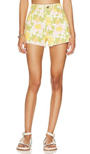 Show Me Your Mumu Arizona High Waisted Shorts in Yellow - Montrez-moi votre short taille haute Mumu Arizona en jaune - 给我看看你的 Mumu Arizona 黄色高腰短裤 - Zeigen Sie mir Ihre Mumu Arizona Shorts mit hoher Taille in Gelb - Show Me Your Mumu Arizona 하이웨이스트 반바지 옐로우 색상 - Mostrami i tuoi pantaloncini a vita alta Mumu Arizona in giallo