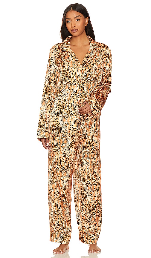 Show Me Your Mumu Classic PJ Set in Orange - Montre-moi ton ensemble pyjama classique Mumu en orange - 给我看看你的 Mumu 经典橙色睡衣套装 - Zeigen Sie mir Ihr klassisches Mumu-PJ-Set in Orange - Show Me Your Mumu 클래식 파자마 세트 오렌지 색상 - Mostrami il tuo pigiama classico Mumu in arancione