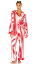 Show Me Your Mumu Classic PJ Set in Red - Montre-moi ton ensemble pyjama classique Mumu en rouge - 给我看看你的 Mumu 经典红色睡衣套装 - Zeigen Sie mir Ihr klassisches Mumu-PJ-Set in Rot - Show Me Your Mumu 클래식 파자마 세트 레드 색상 - Mostrami il tuo pigiama classico Mumu in rosso