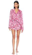Show Me Your Mumu Favorite Pj Set in Pink - Montrez-moi votre pyjama préféré Mumu en rose - 给我看看你最喜欢的 Mumu 粉色睡衣套装 - Zeig mir dein Mumu-Lieblingspyjama-Set in Pink - Mumu 페이버릿 파자마 세트 핑크색을 보여주세요 - Mostrami il tuo pigiama preferito di Mumu in rosa