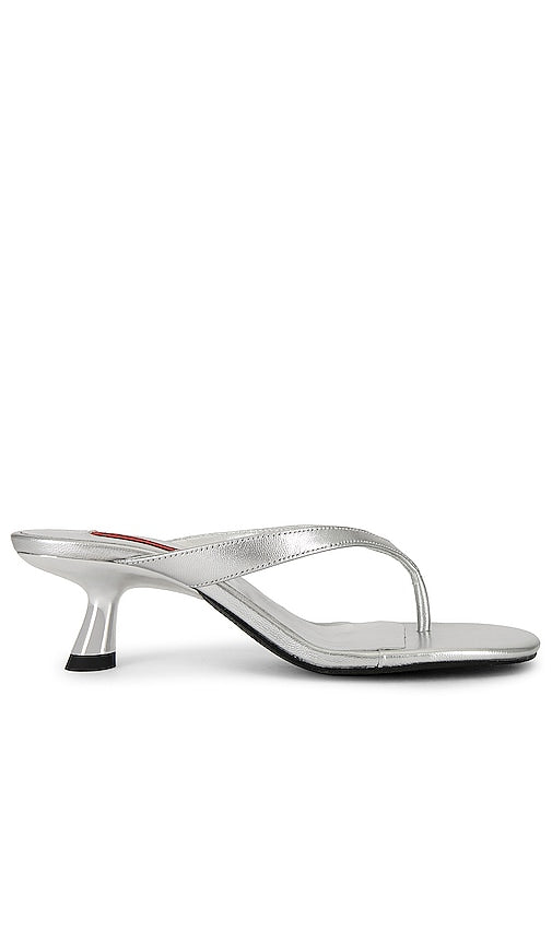 Simon Miller Beep Sandal in Metallic Silver - Sandale Beep Simon Miller en argent métallisé - Simon Miller Beep 金属银凉鞋 - Simon Miller Beep Sandale in Metallic-Silber - Simon Miller 비프 샌들 메탈릭 실버 소재 - Sandalo Beep Simon Miller in argento metallizzato