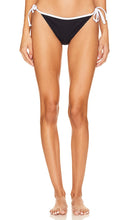 Solid & Striped Iris Bikini Bottom in Black - Bas de bikini Iris uni et rayé en noir - 黑色纯色和条纹 Iris 比基尼泳裤 - Einfarbige und gestreifte Iris-Bikinihose in Schwarz - Solid & Striped Iris 비키니 하의 블랙 색상 - Slip bikini Iris tinta unita e rigato in nero