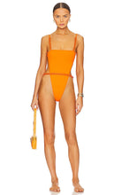 Solid & Striped Jayla One Piece in Orange - Une pièce Jayla unie et rayée en orange - 橙色纯色和条纹 Jayla 一件式单品 - Einfarbiger und gestreifter Jayla-Einteiler in Orange - Solid & Striped JYLA 원피스 오렌지 색상 - Costume intero Jayla tinta unita e rigato in arancione